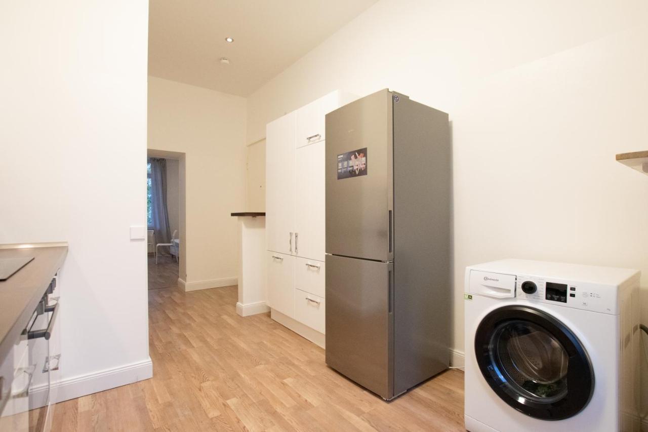 Raj Living - 1 Or 3 - 20 Min Messe Dus And Old Town Dus Appartement *