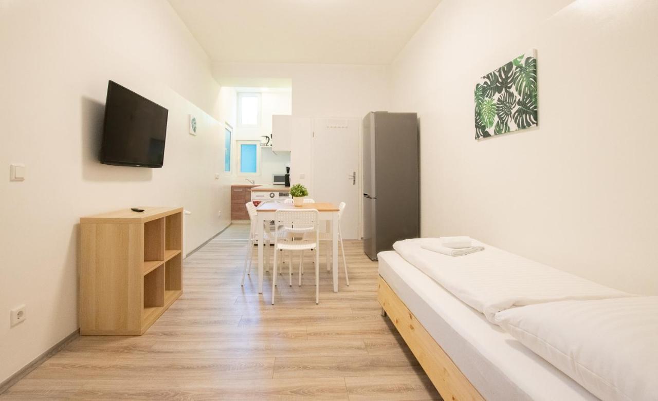 Raj Living - 1 Or 3 - 20 Min Messe Dus And Old Town Dus Appartement