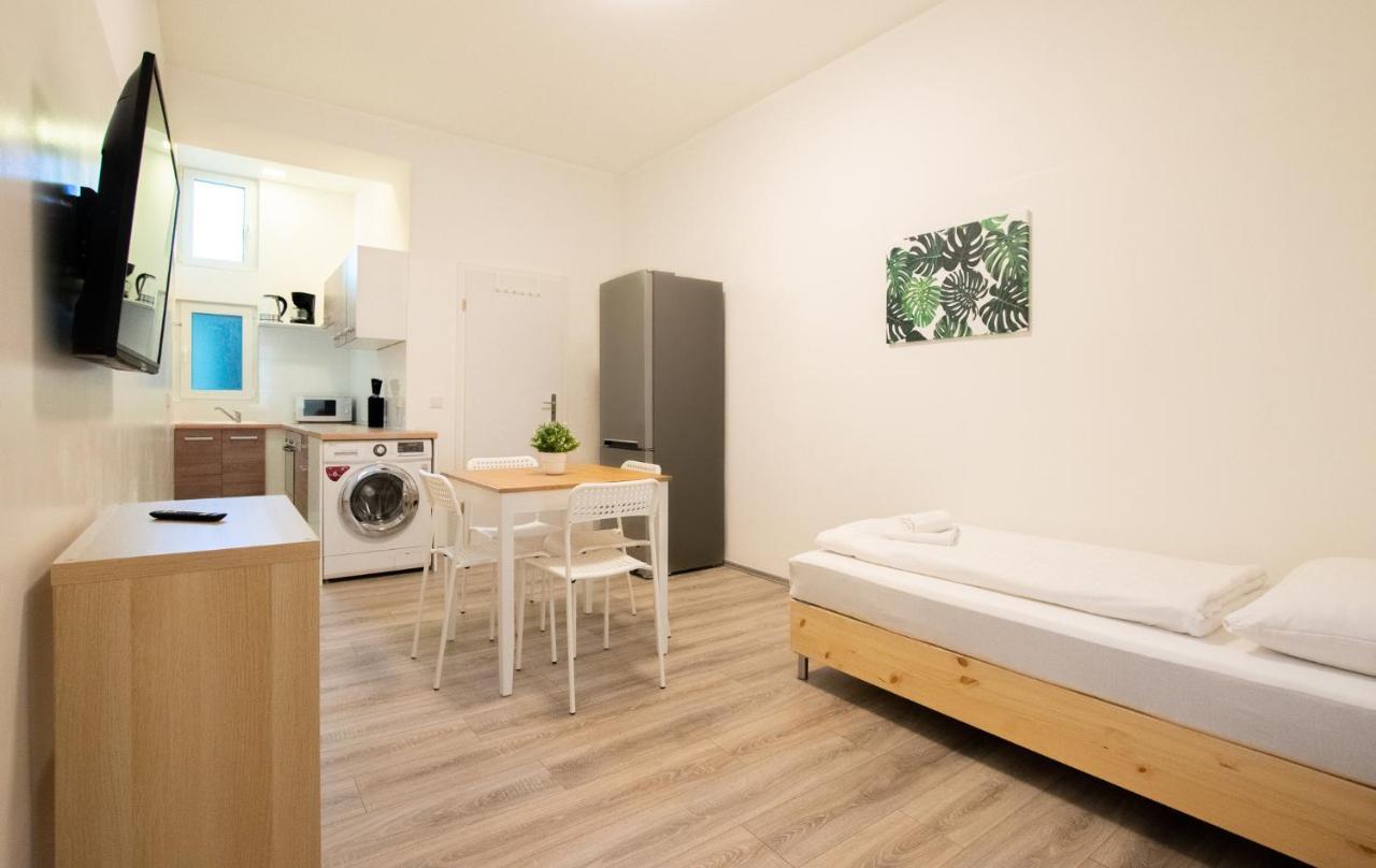 Raj Living - 1 Or 3 - 20 Min Messe Dus And Old Town Dus Appartement *