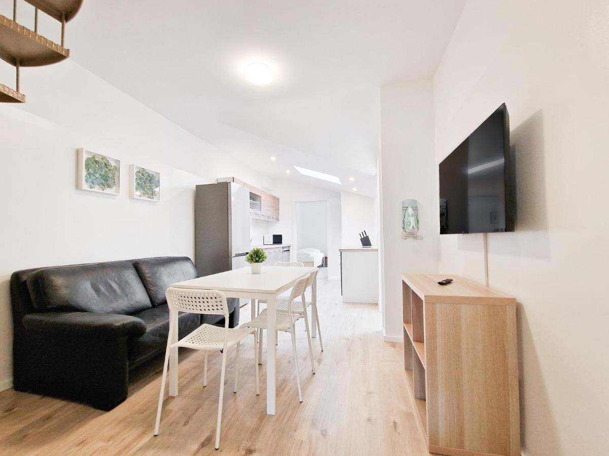Raj Living - 1 Or 3 - 20 Min Messe Dus And Old Town Dus Appartement