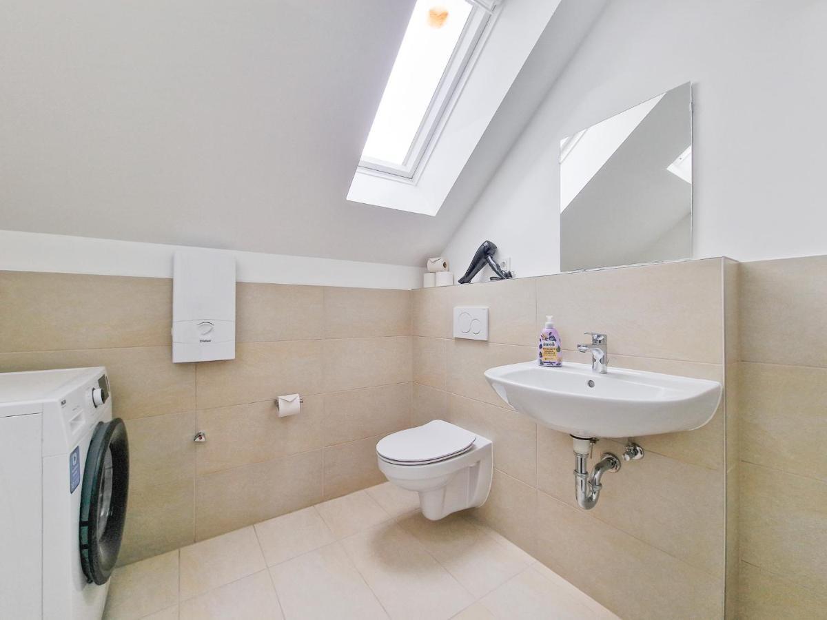 Raj Living - 1 Or 3 - 20 Min Messe Dus And Old Town Dus Appartement *