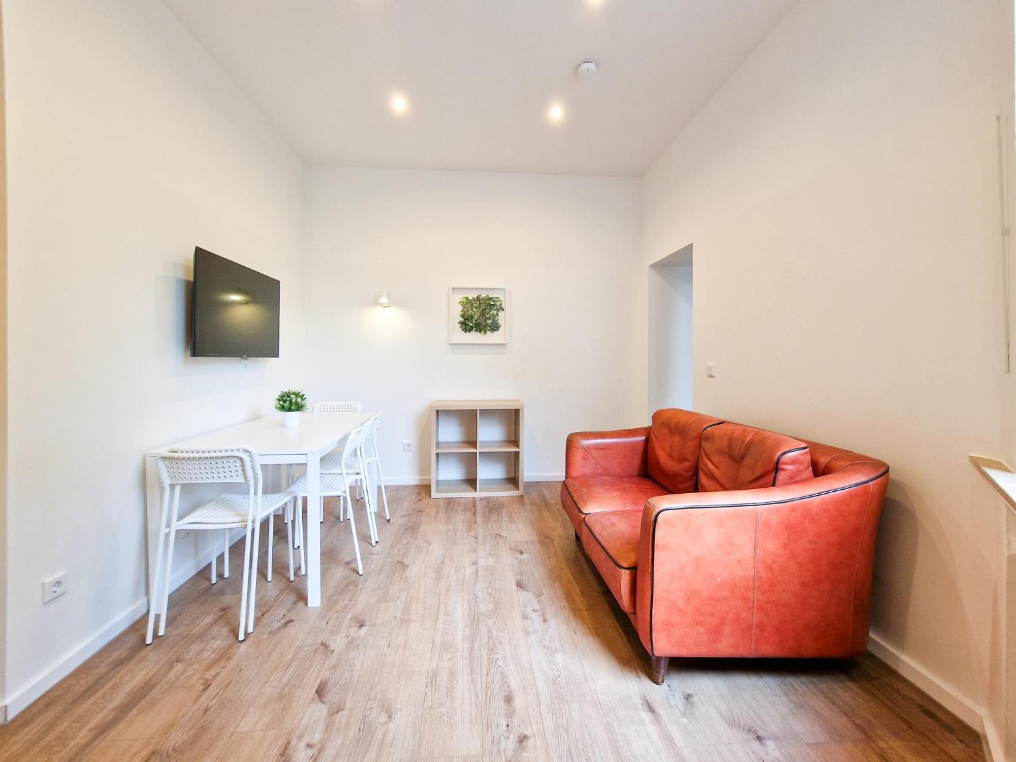 Raj Living - 1 Or 3 - 20 Min Messe Dus And Old Town Dus Appartement